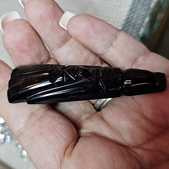 Bakelite Warrior Carved Brooch - Picture 5 of 5